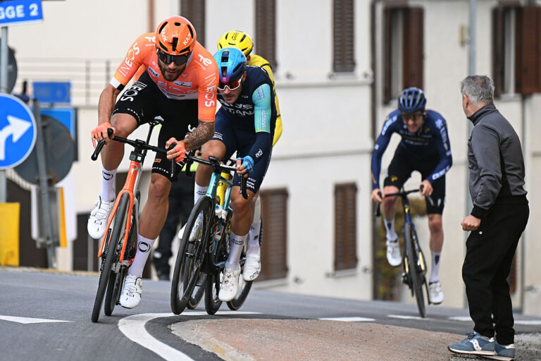 Filippo Ganna alla Tirreno-Adriatico 2026 con la maglia INEOS Grenadiers