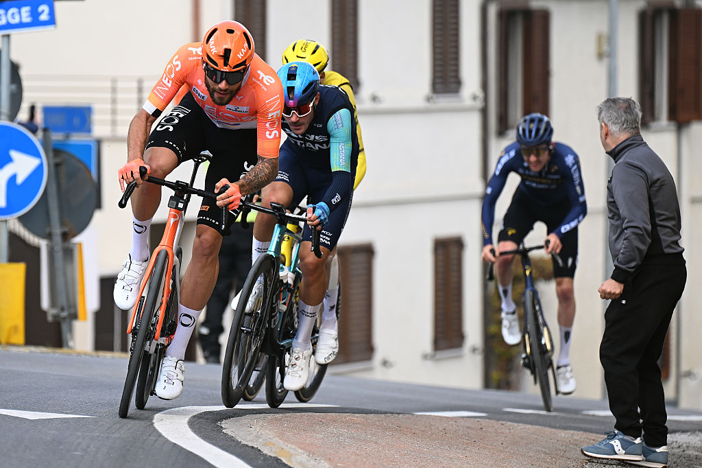 Filippo Ganna alla Tirreno-Adriatico 2026 con la maglia INEOS Grenadiers