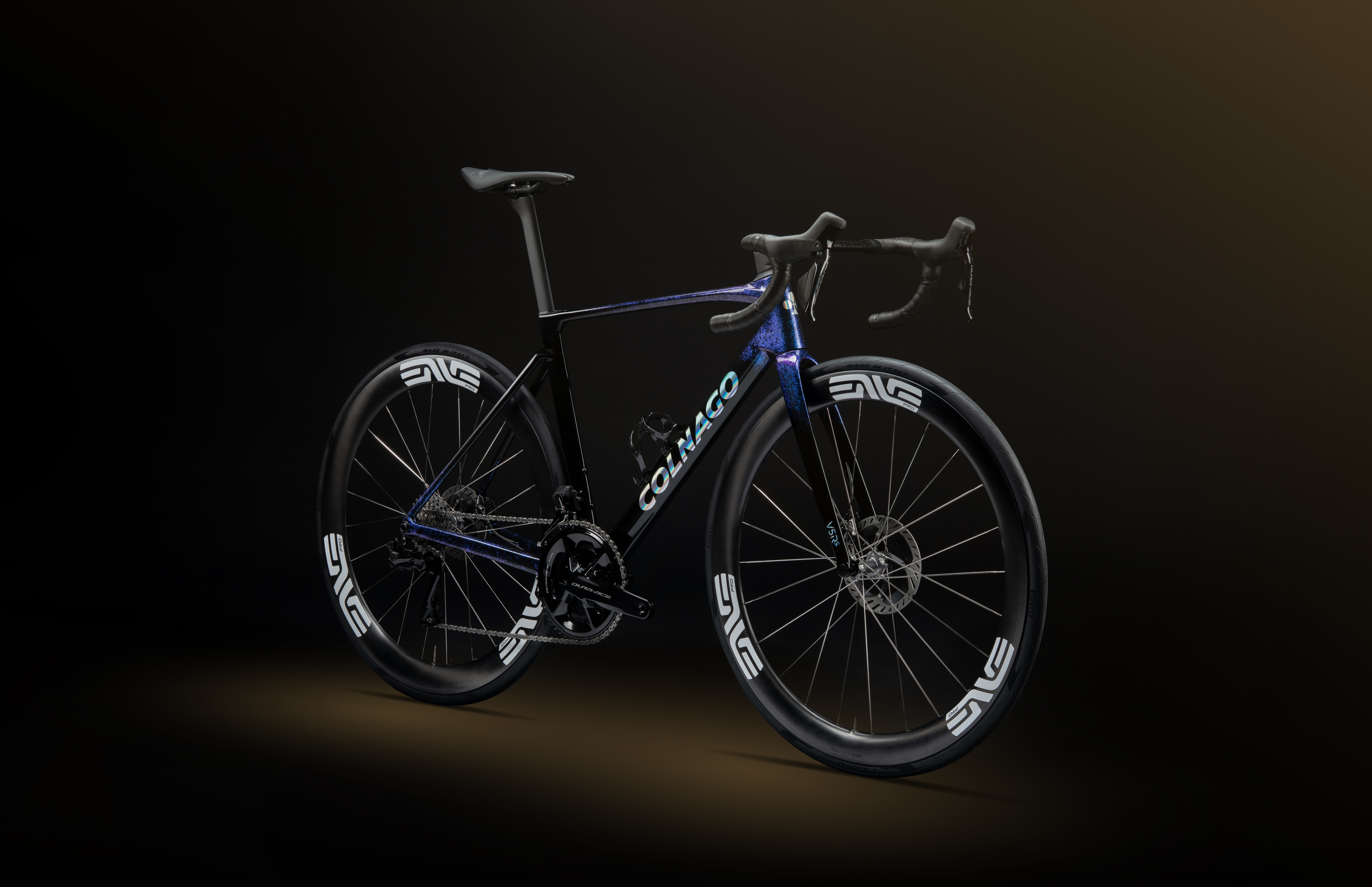 Colnago V5Rs 2026 colorazione STBU accenti blu su sfondo nero