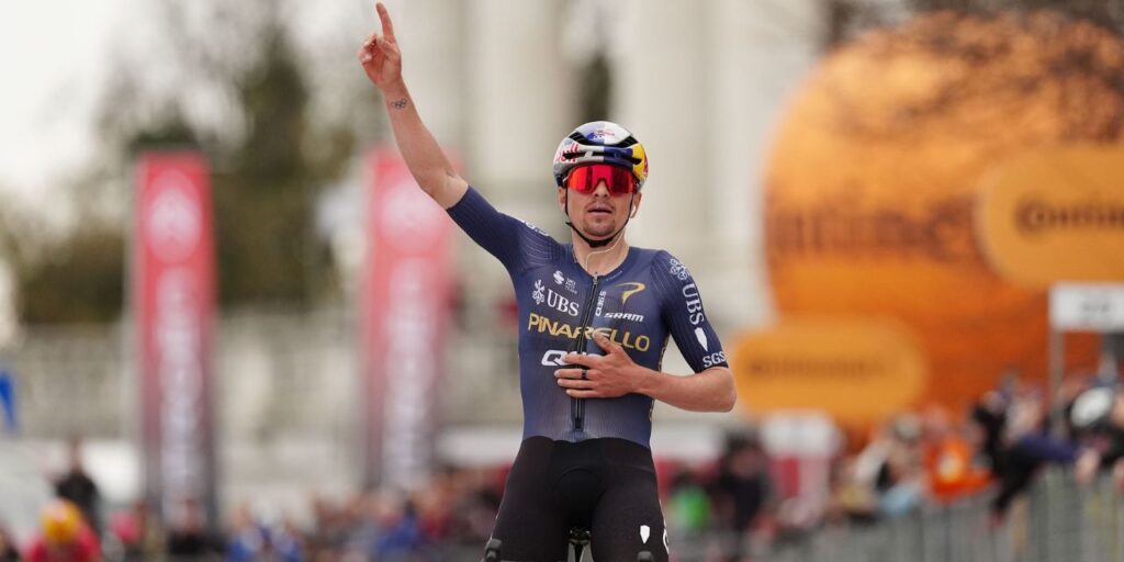 Tom Pidcock dopo la vittoria alla Milano-Torino 2026