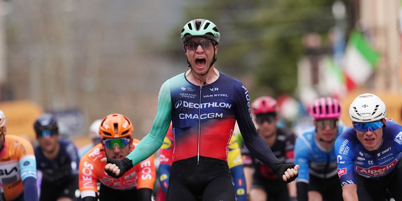 Tobias Lund Andresen esulta dopo la vittoria nella terza tappa della Tirreno-Adriatico 2026