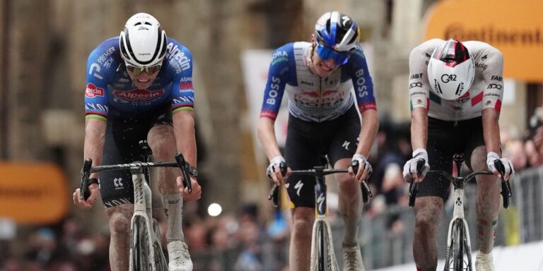 Mathieu van der Poel vince la seconda tappa della Tirreno-Adriatico 2026 a San Gimignano