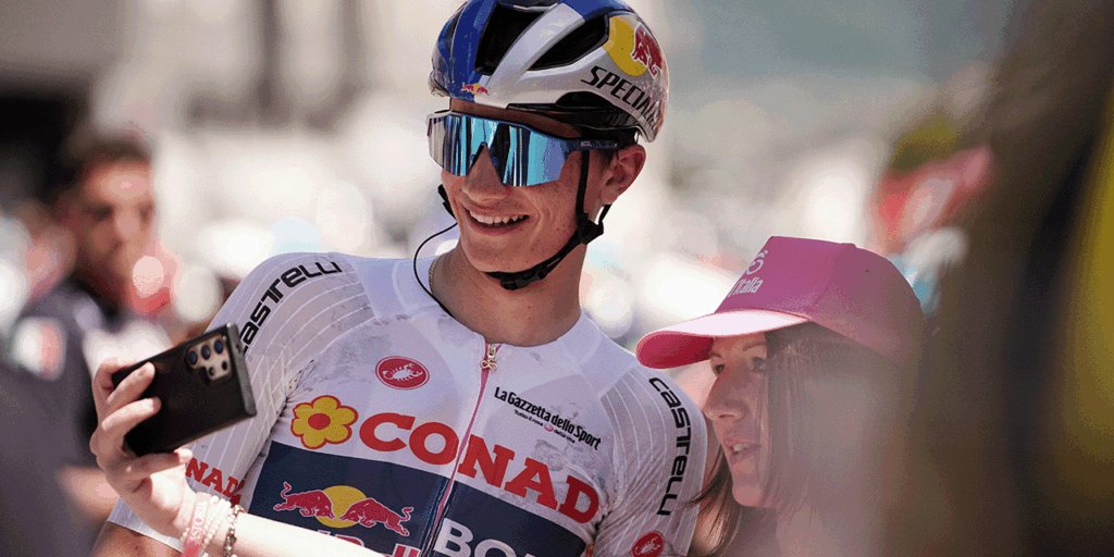 Giulio Pellizzari in una immagine ufficiale del Giro d Italia