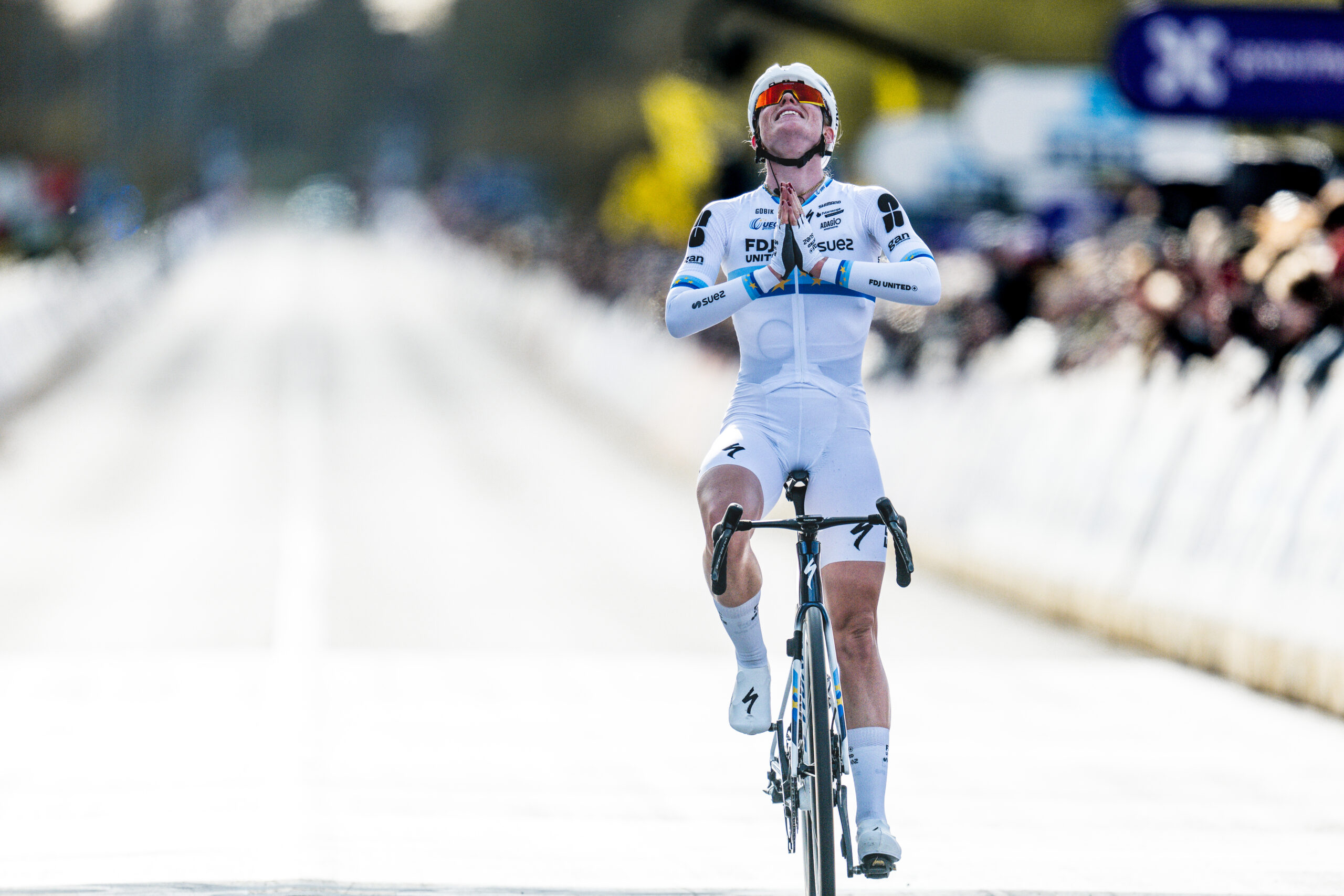 Demi Vollering celebrates at finish line Tour of Flanders 2026