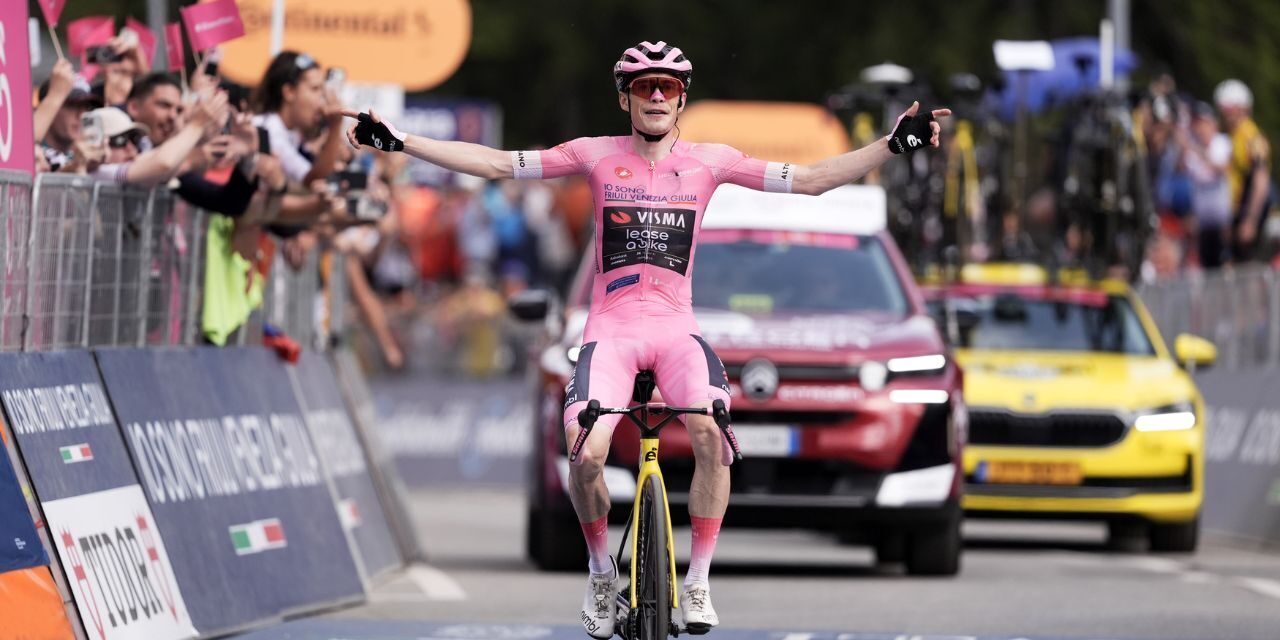 Jonas Vingegaard vince in maglia rosa la tappa 16 del Giro d'Italia 2026 a Carì
