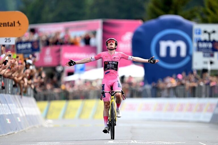 Jonas Vingegaard vince la tappa 20 del Giro d'Italia 2026 a Piancavallo