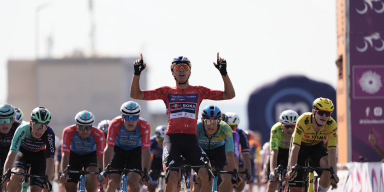 Davide Donati vincitore della tappa 2 del Giro Next Gen 2026 a Crotone