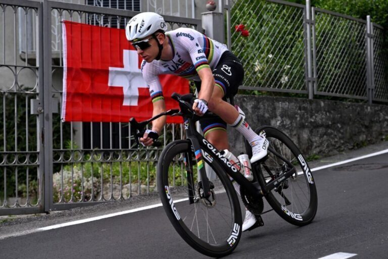 Tadej Pogačar al Tour de Suisse 2026 prima del Tour de France