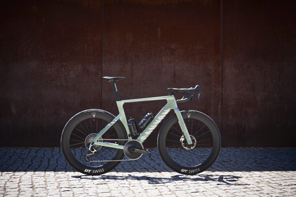 Canyon Aeroad CFR 2026 con nuovo cockpit CP0053 Race
