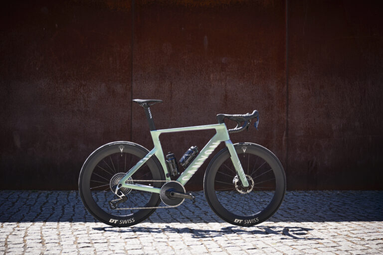 Canyon Aeroad CFR 2026 con nuovo cockpit CP0053 Race