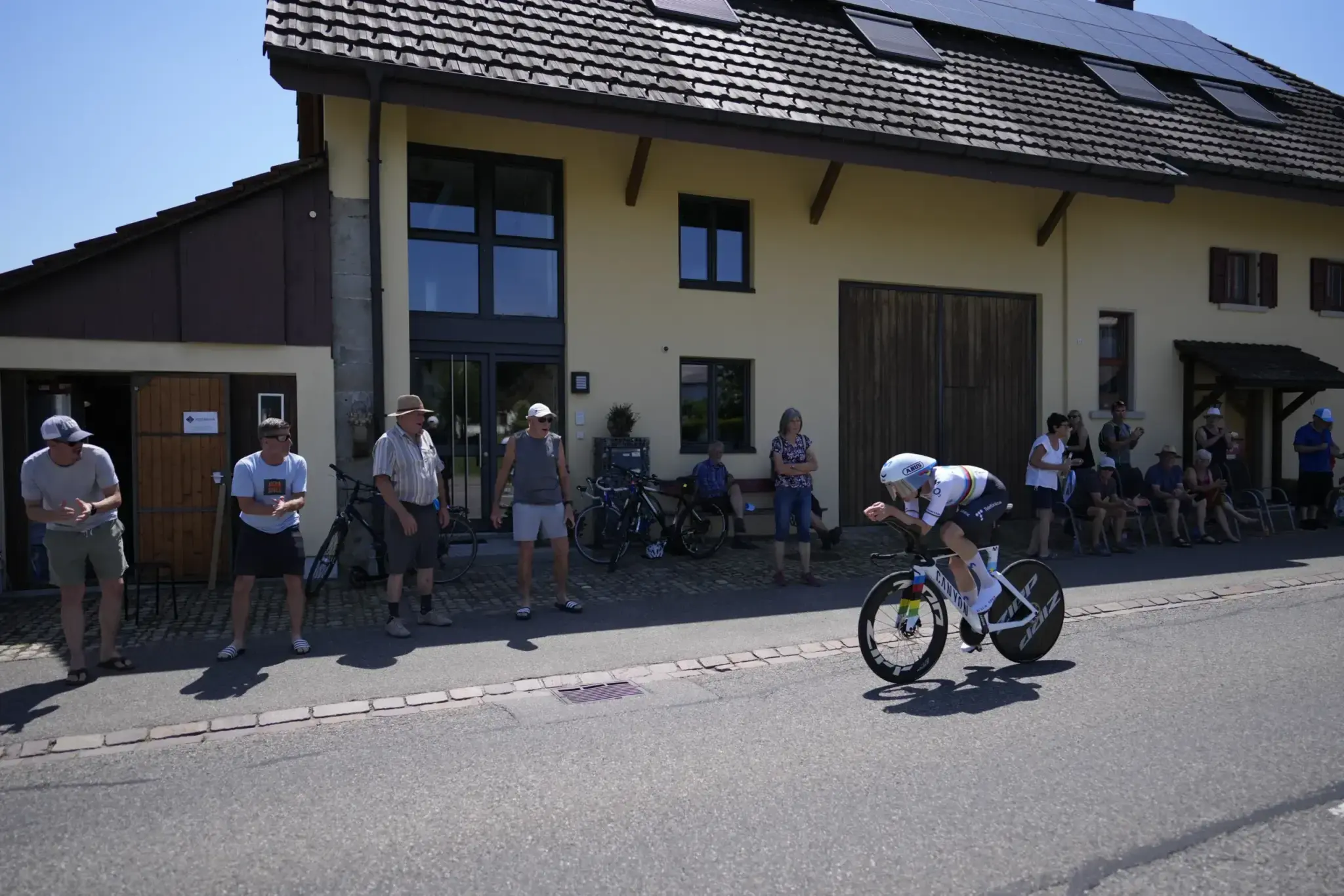 Marlen Reusser vince la cronometro di Aarburg al Tour de Suisse Women 2026