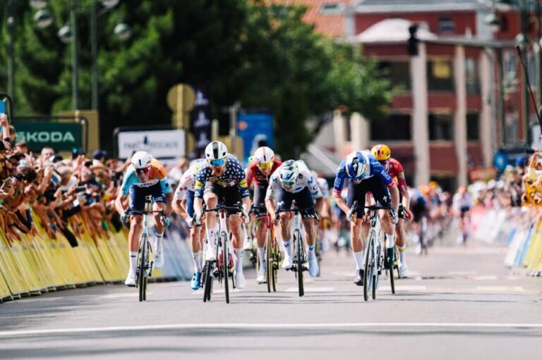 Quinn Simmons vince lo sprint della tappa 4 del Tour Auvergne-Rhône-Alpes 2026