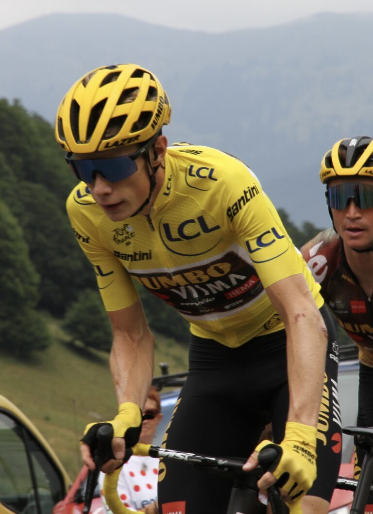 Jonas Vingegaard in maglia gialla al Tour de France 2022