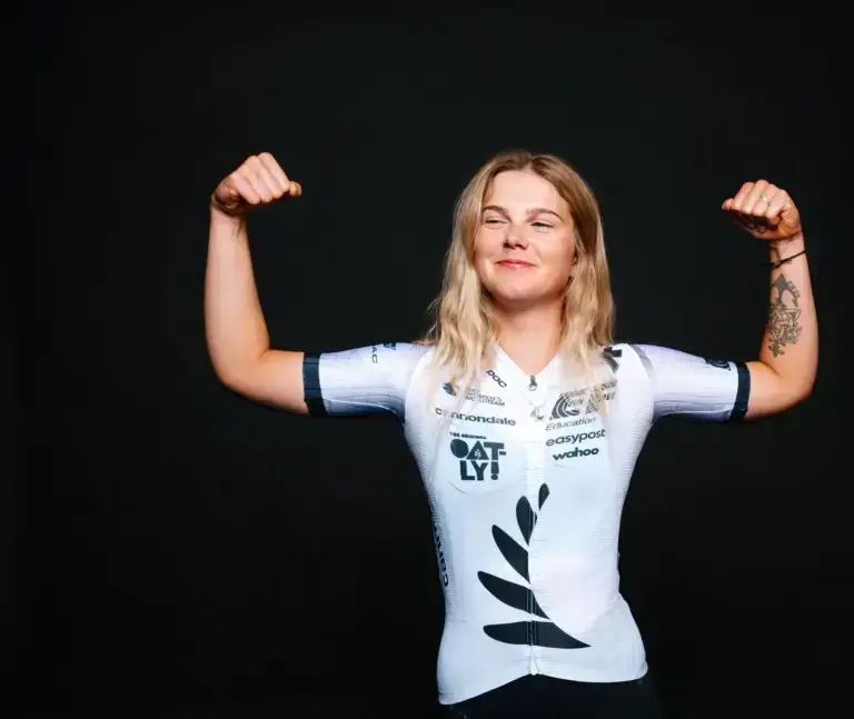 Kim Cadzow con la maglia EF Pro Cycling