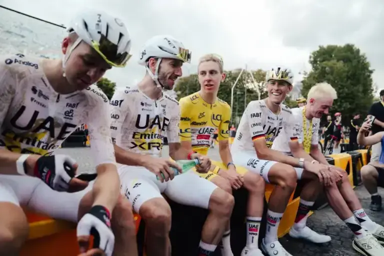 Tadej Pogačar e UAE Team Emirates-XRG dopo il Tour de France 2026