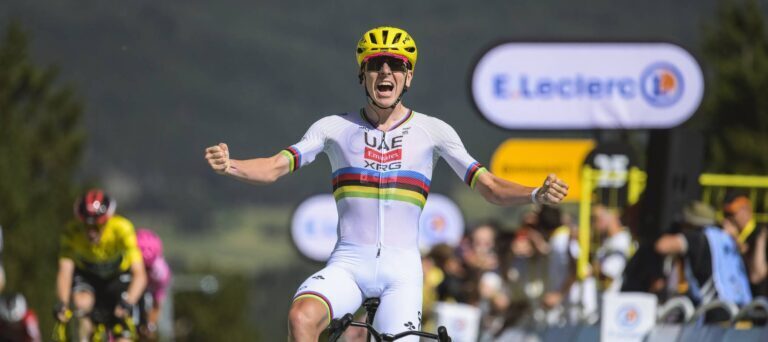 Tadej Pogačar al Tour de France 2026 davanti a Jonas Vingegaard