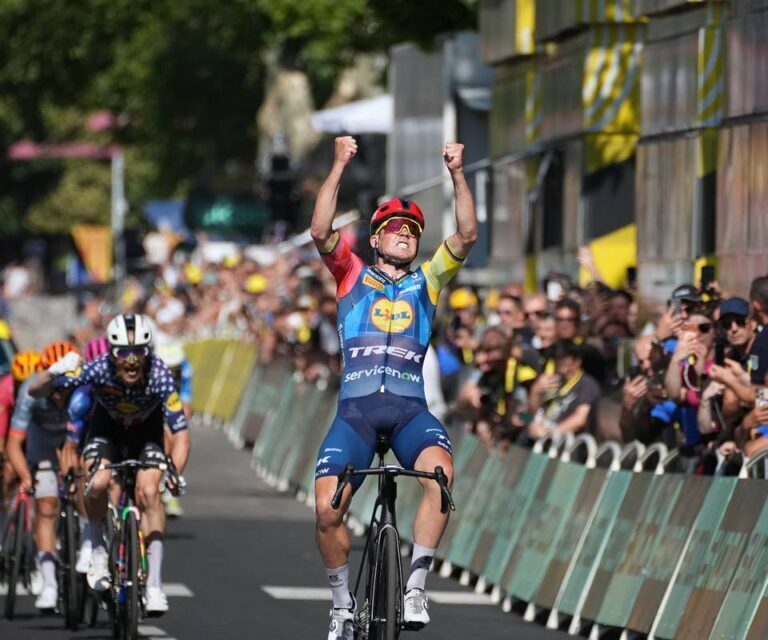 Mads Pedersen vince la tappa 4 del Tour de France 2026 a Foix davanti al gruppo di fuga