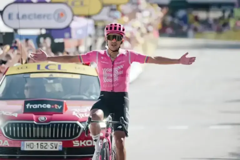 Richard Carapaz vincitore della tappa 18 del Tour de France 2026