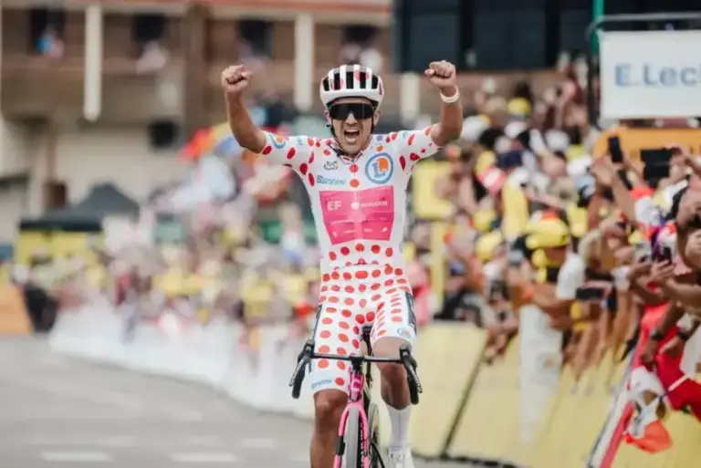 Richard Carapaz vincitore della tappa 20 del Tour de France 2026