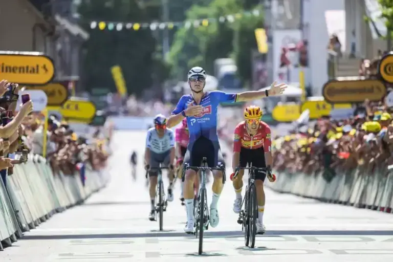 Mathieu van der Poel vince la tappa 9 del Tour de France 2026 a Ussel
