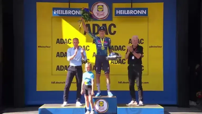 Paul Magnier sul podio di Heilbronn dopo la vittoria nella tappa 4 della Deutschland Tour 2026