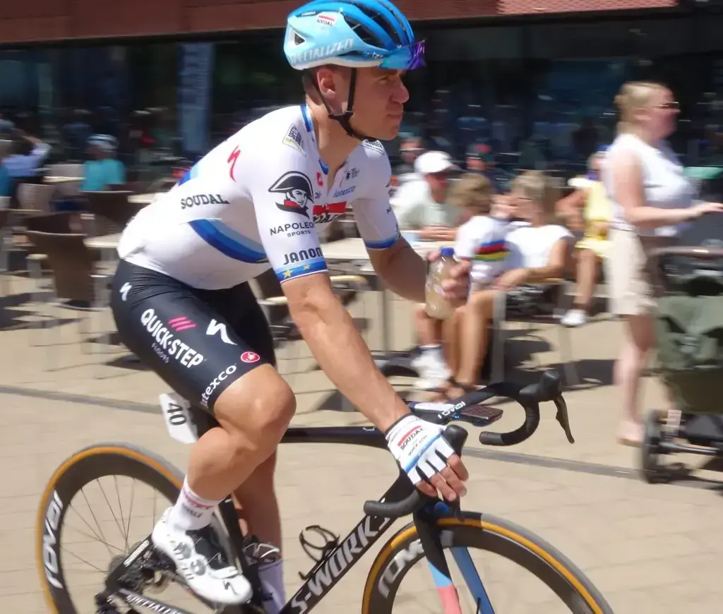 Fabio Jakobsen in azione con la maglia Quick-Step al campionato olandese 2023