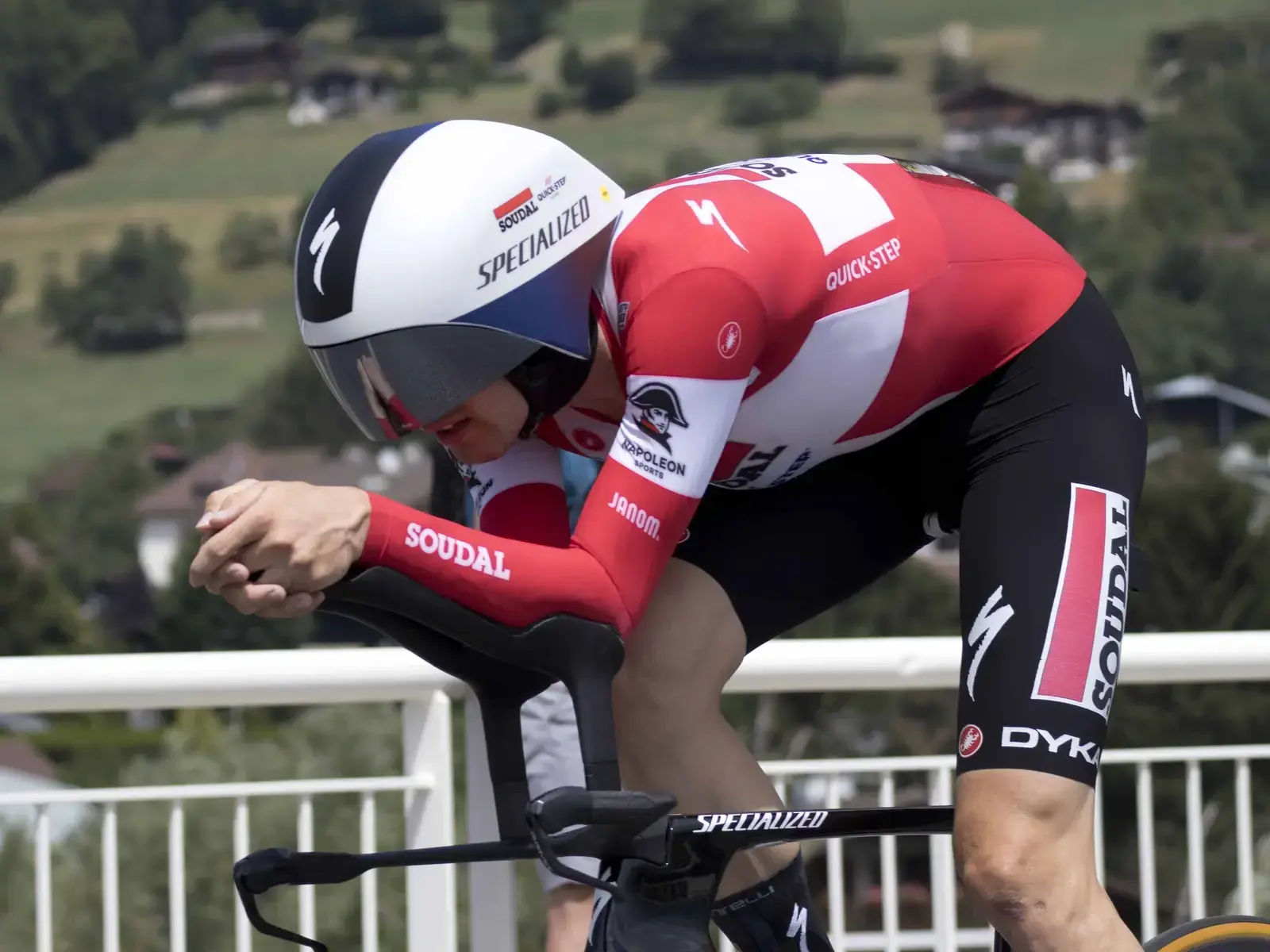 Kasper Asgreen impegnato in una cronometro con la maglia Soudal Quick-Step
