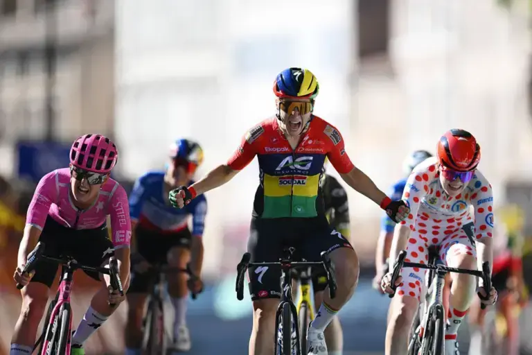 Kim Le Court-Pienaar vince la tappa 6 del Tour de France Femmes 2026 davanti a Cedrine Kerbaol e Puck Pieterse