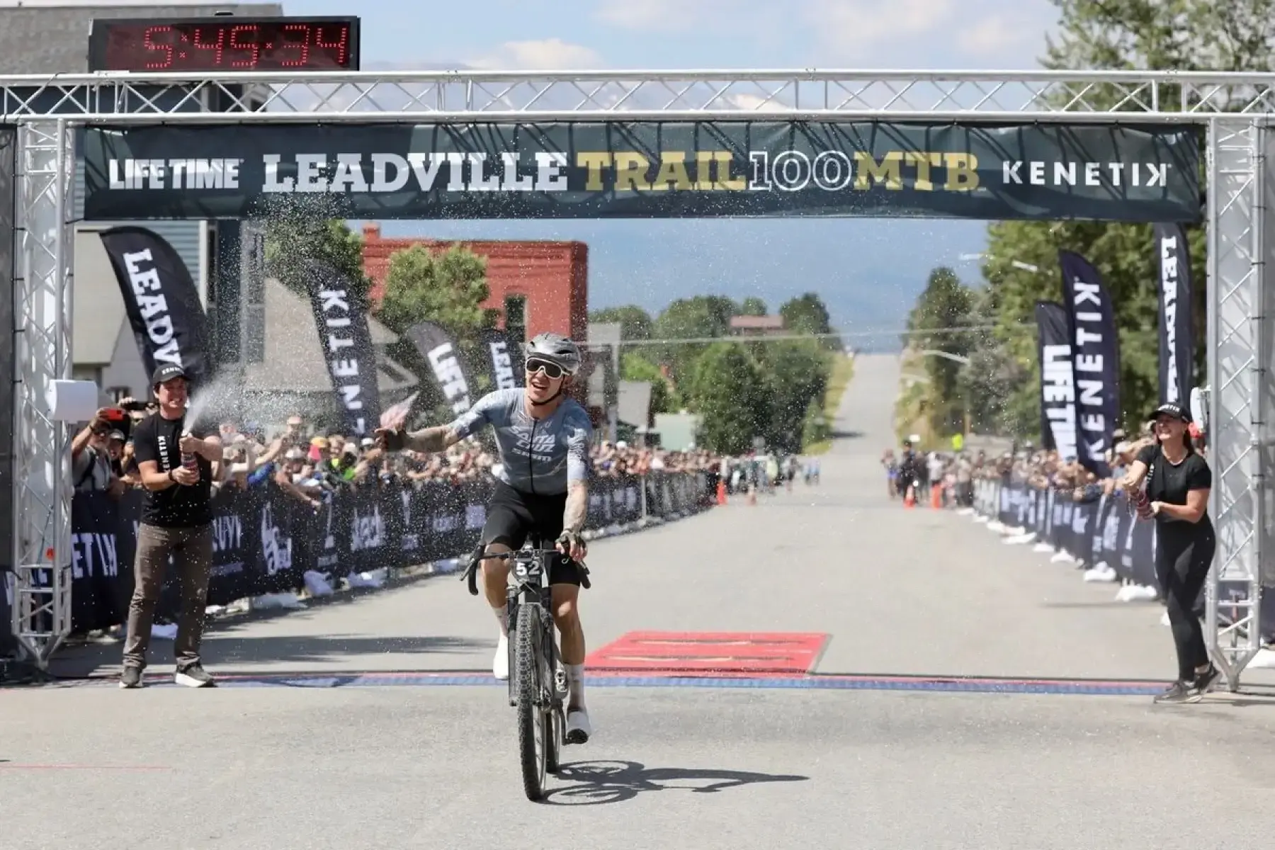 Keegan Swenson alla Leadville Trail 100 MTB, corsa che nel 2026 modifica il percorso per gli incendi