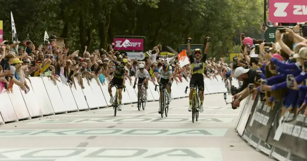Marianne Vos vince una tappa del Tour de France Femmes con Visma Lease a Bike