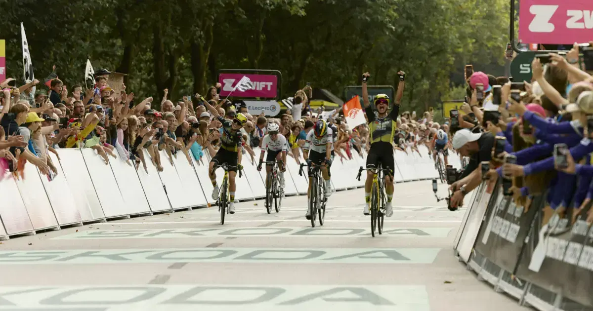 Marianne Vos vince una tappa del Tour de France Femmes con Visma Lease a Bike