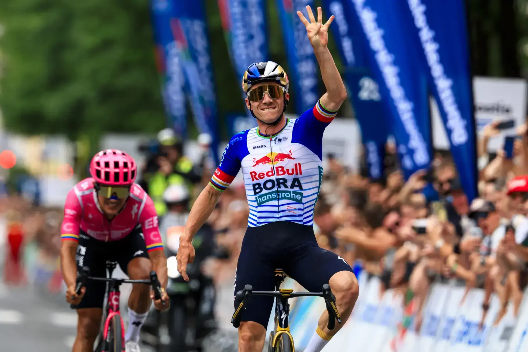 Remco Evenepoel vince la Clásica San Sebastián 2026 davanti a Richard Carapaz