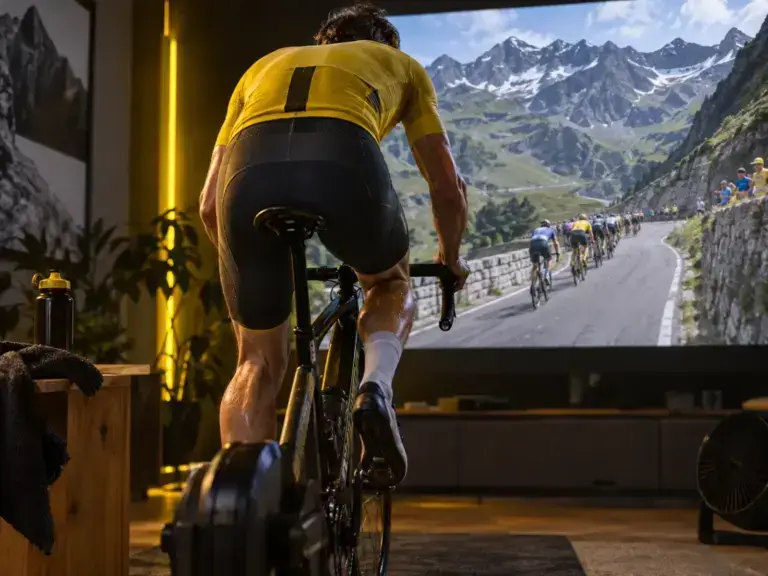 Illustrazione editoriale per Zwift ECRO Chasing Yellow: cos’è e perché può interessare chi segue il Tour