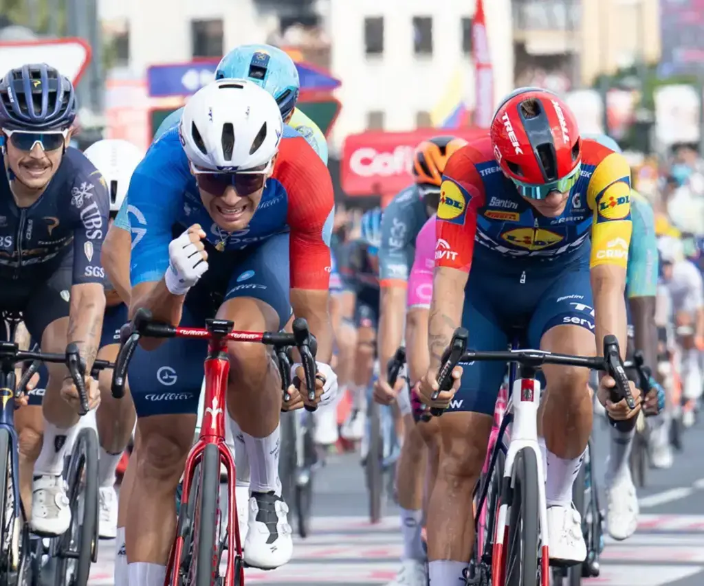 Bastien Tronchon vince lo sprint della tappa 10 della Vuelta 2026 a Elche de la Sierra