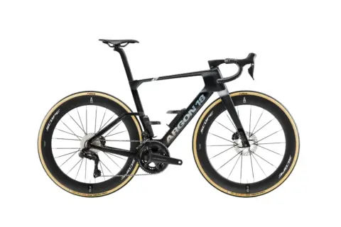 Argon 18 Nitrogen Pro Shimano Ultegra Di2 MY2026, bicicletta completa. Foto Argon 18.