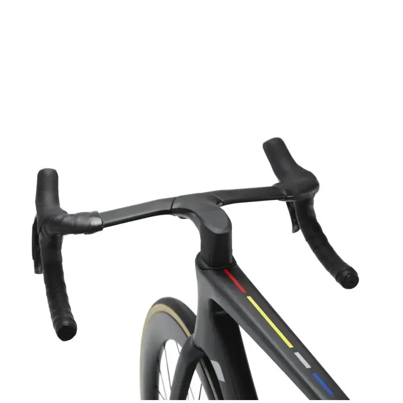 LOOK 795 Blade RS 3 Ultegra Di2 / LOOK R45S MY2026, seconda vista ufficiale della stessa configurazione. Foto LOOK.