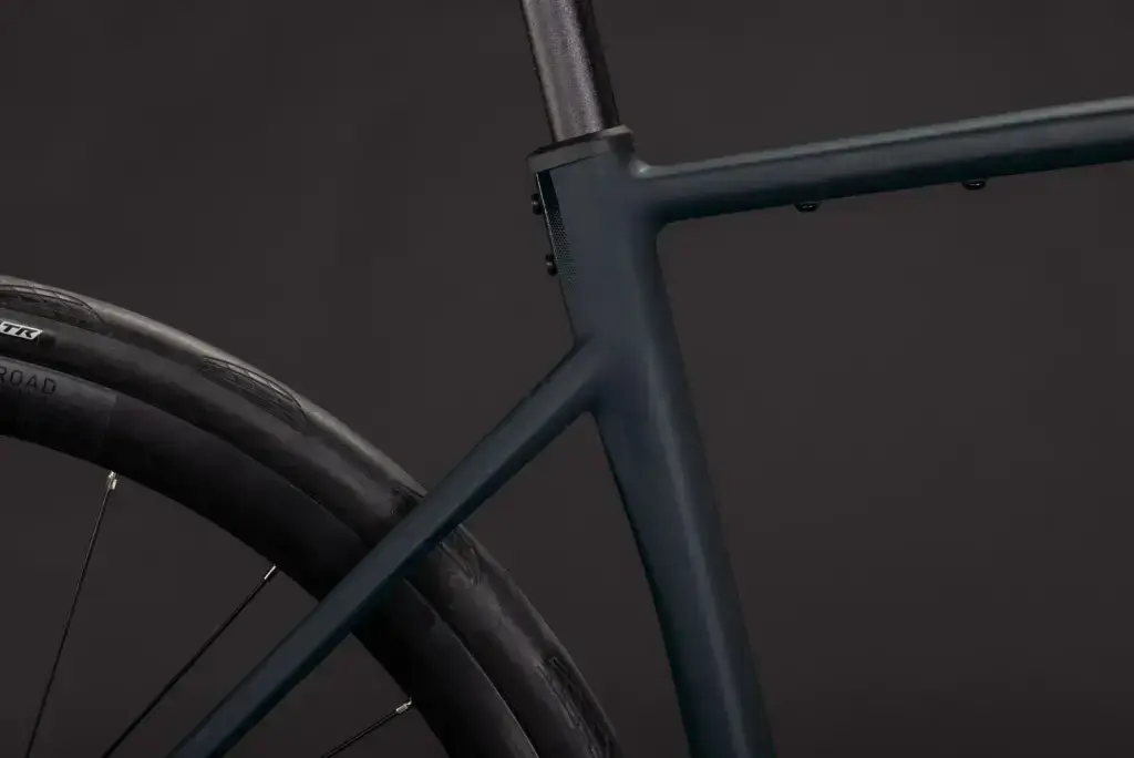 Cube Attain SLX black´n´chrome, MY2027. Dettaglio del montaggio. Foto: CUBE Bikes.