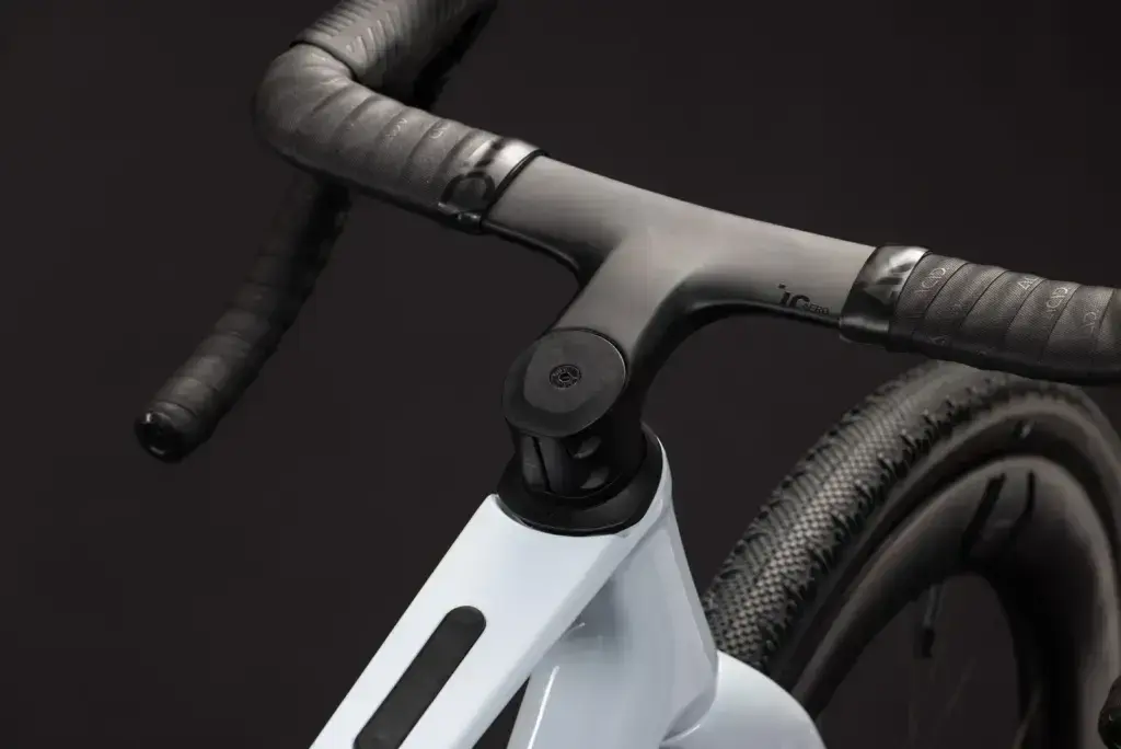 Cube Nuroad C:62 SLT glacier´n´magenta, MY2027. Dettaglio del montaggio. Foto: CUBE Bikes.