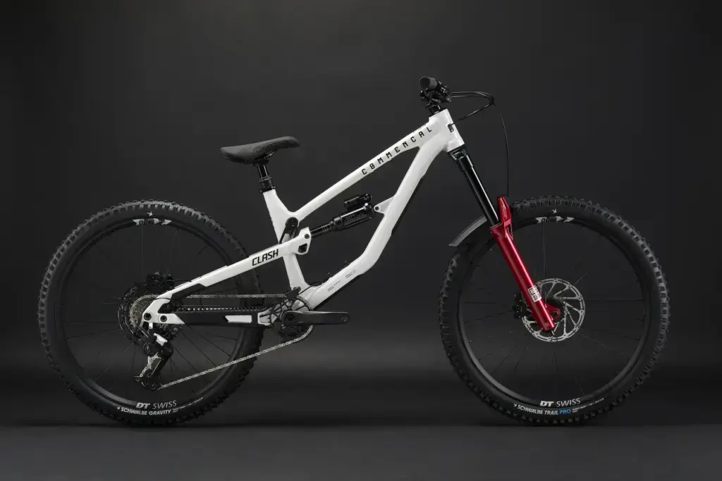 Commencal CLASH V3 ROCKSHOX PURE WHITE 2027: seconda vista ufficiale