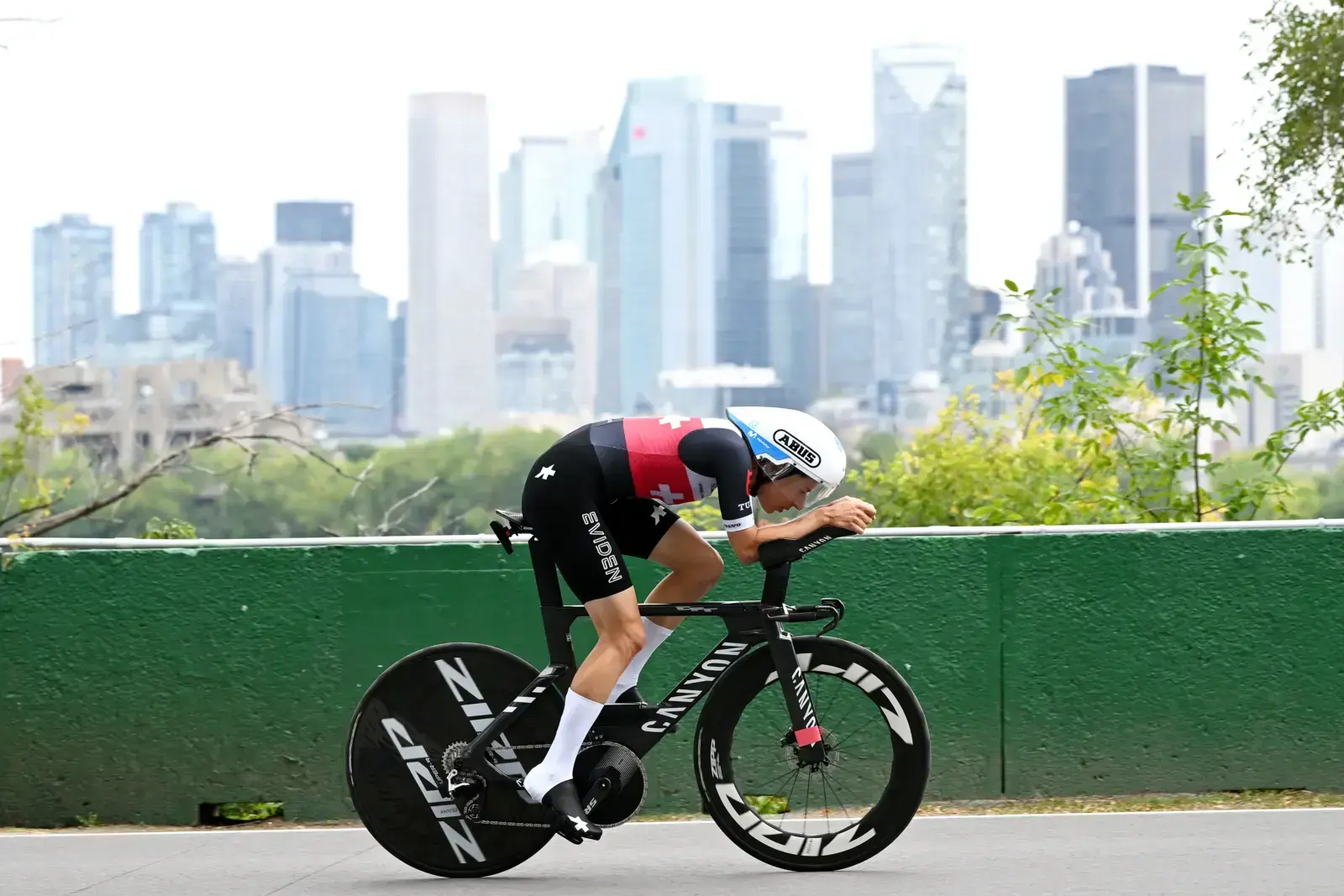 Marlen Reusser durante la cronometro élite donne dei Mondiali di ciclismo 2026 a Montréal
