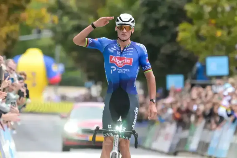 Mathieu van der Poel taglia da solo il traguardo della tappa 5 del Tour de Luxembourg 2026