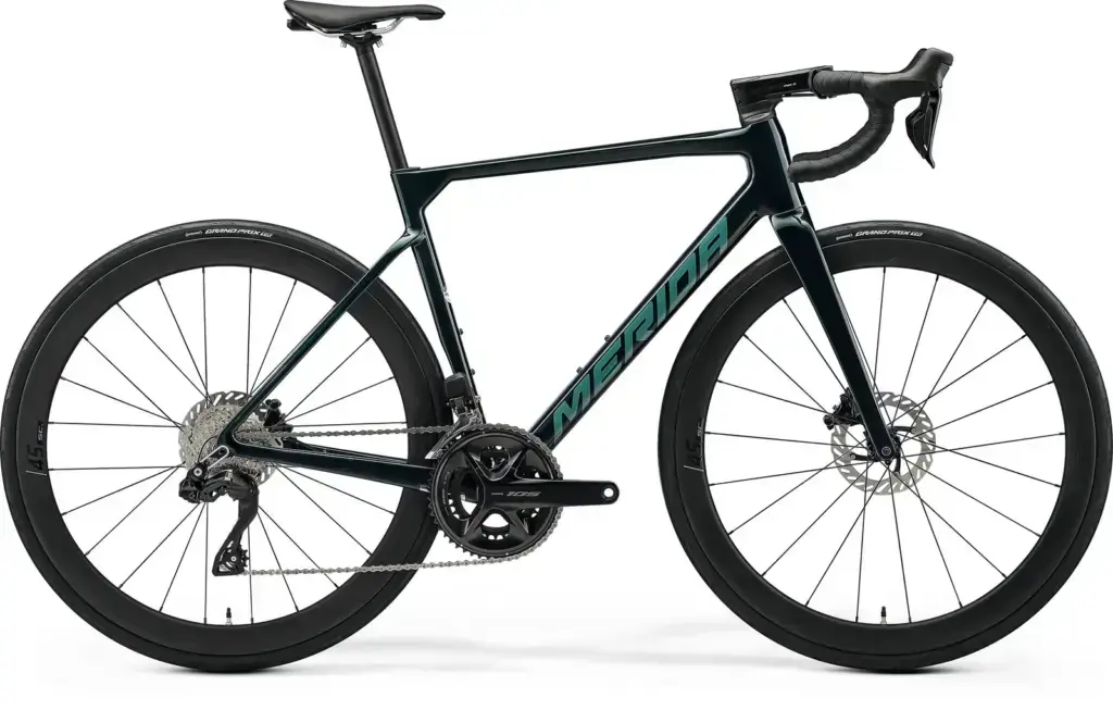Merida SCULTURA 6000 MY2026: configurazione e colore della scheda ufficiale italiana. Foto Merida.