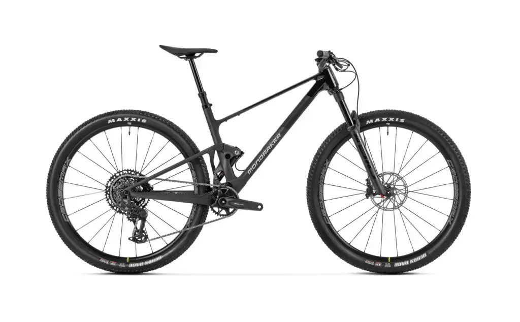 Mondraker F-PODIUM R 2026 vista laterale in colorazione nera
