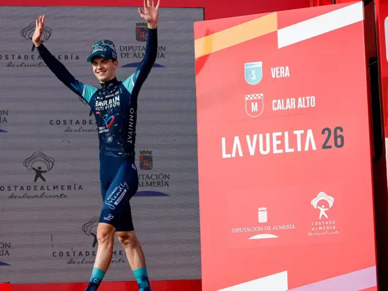 Jakob Omrzel sul podio dopo la vittoria a Calar Alto