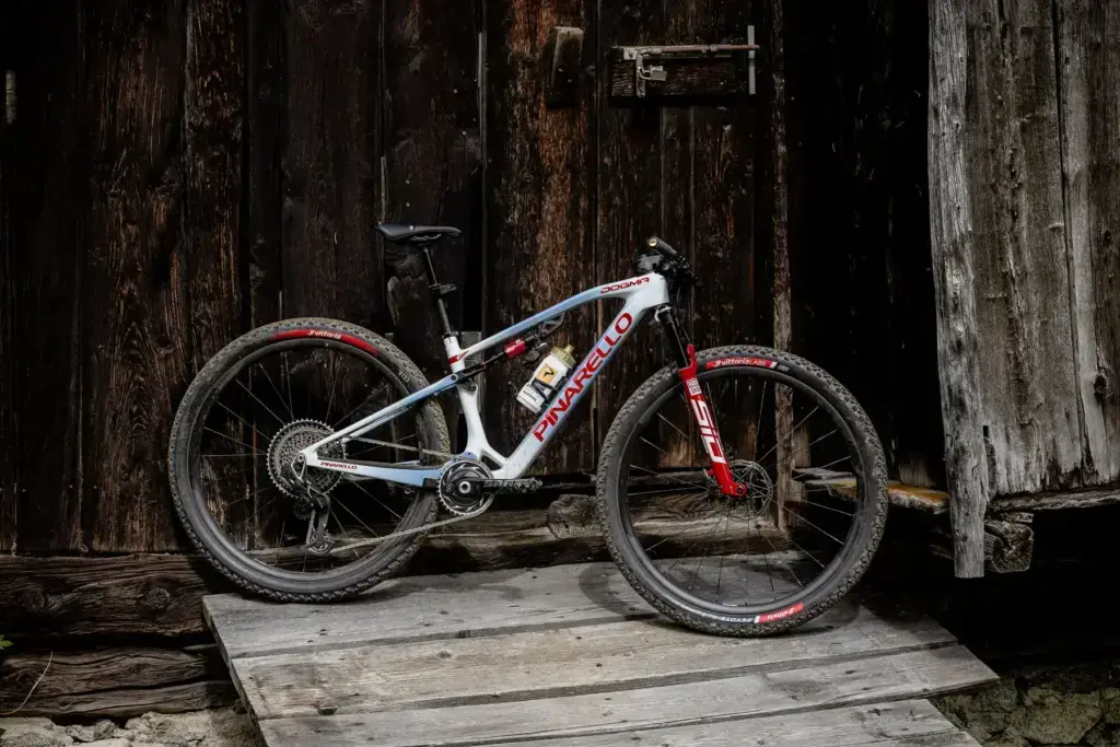Pinarello Dogma XC full suspension usata da Tom Pidcock ai Mondiali MTB 2026