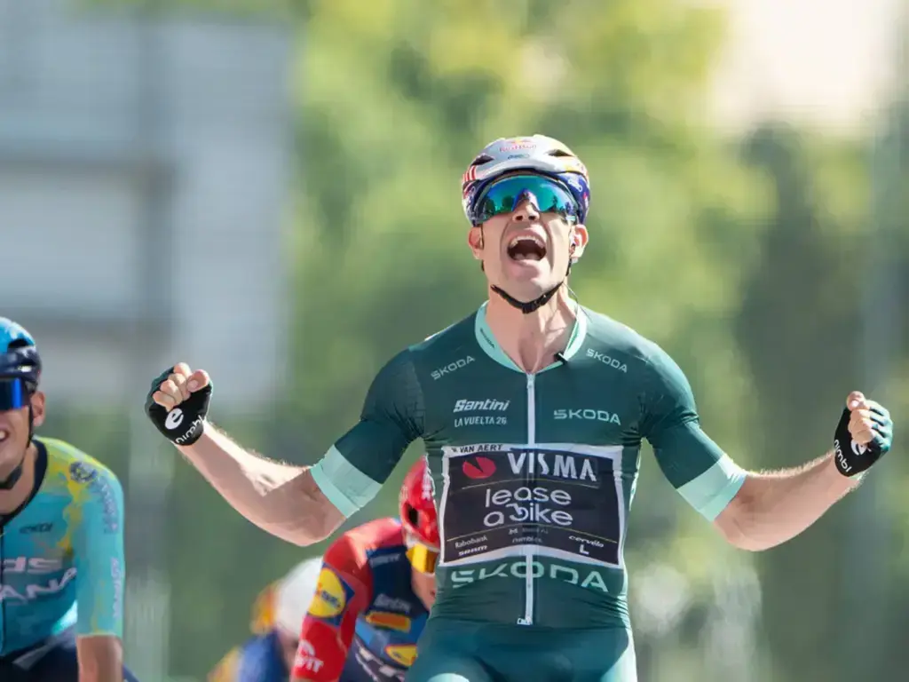 Wout van Aert vince la tappa 15 della Vuelta 2026