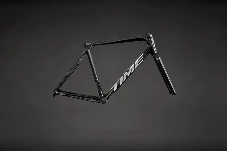Kit telaio TIME NXR 2026 in carbonio, vista laterale completa