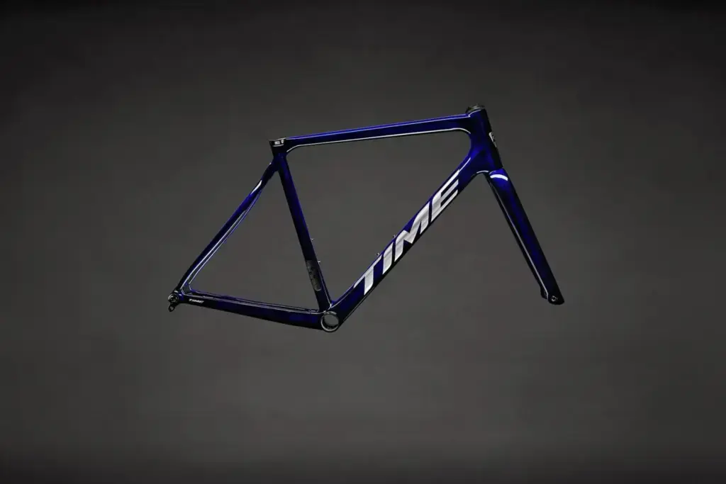 Telaio TIME NXR 2026 in finitura Cobalt, vista laterale