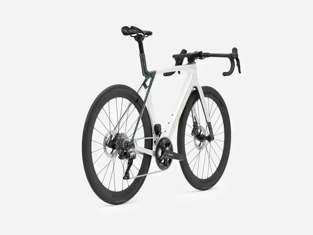 Trek Madone SL 6 Gen 8 2026, vista posteriore di tre quarti