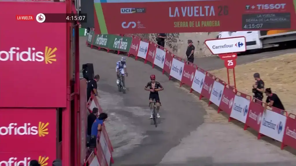 Marco Brenner festeggia la vittoria nella tappa 14 della Vuelta 2026 alla Pandera